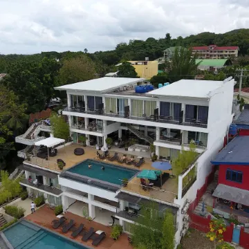 Ocean Suites Bohol Boutique Hotel Отели рядом с достопримечательностью «Бохол Кволити Молл»