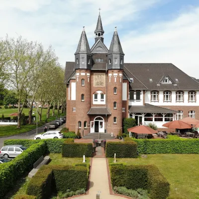 Palace St. George Hotels near Holt