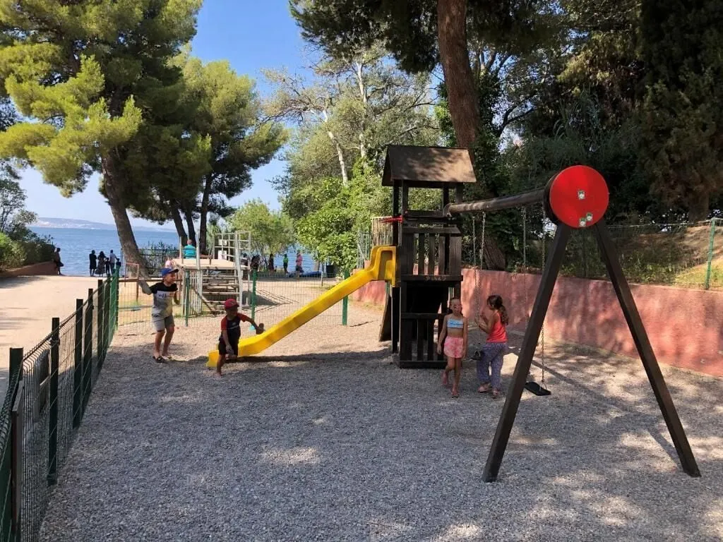 Camping Marina Plage - Vitrolles