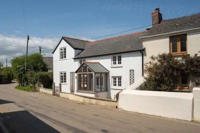 Spacious 4-Bed Cottage with Garden & Pet-Friendly Hotels in 