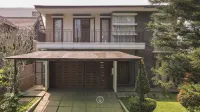 Morning Glory Mountain View Villa 4 Bedrooms with a Private Swimming Pool Hoteller i Mekarsaluyu