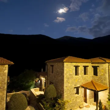 Ostra Menalon Luxury Suites