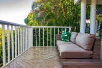 Shelbourne Lodge Hotels in La Lucia