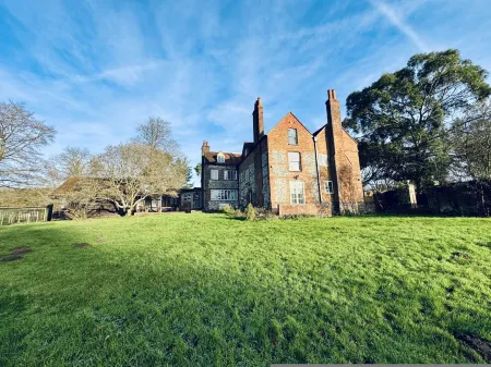 Huckleberry Farm - from 1000 Per Night Отели в г. Марафелт