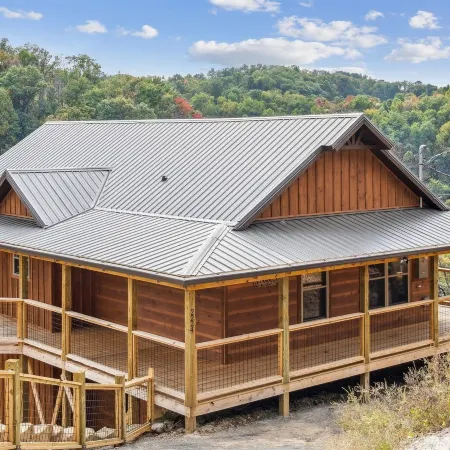 Little Bear Lodge 3 Bedroom Cabin by RedAwning