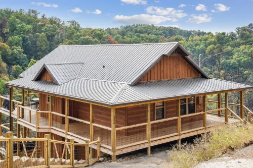 Little Bear Lodge 3 Bedroom Cabin by RedAwning Hotels in Sevier County