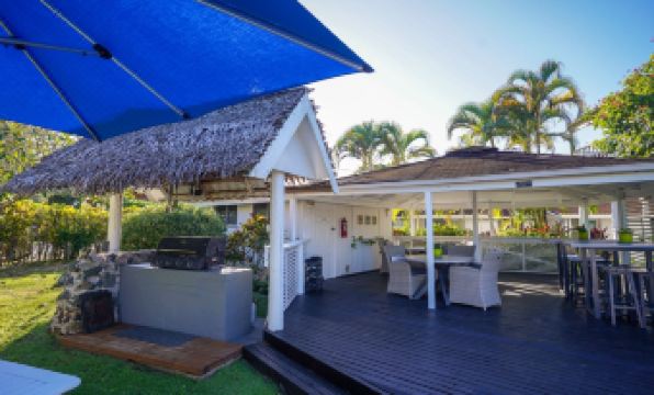 The Black Pearl Beachside Apartments