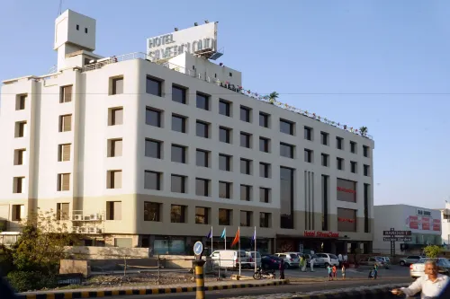 SilverCloud Hotel and Banquets