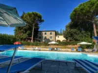 Farmhouse in Umbria Near Lake Trasimeno - parking