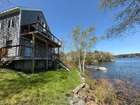 Coveside! Designer decor, waterfront, AC, 2 Bedroom in Harpswell.