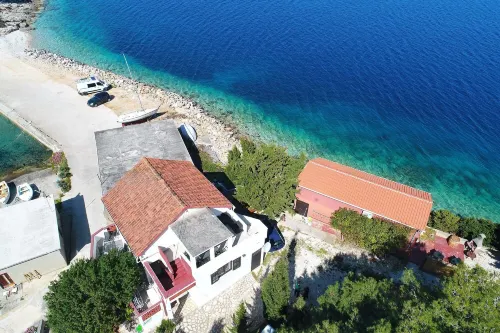 Apartment Located Directly on the Sea, with Sea Views and Stunning Views