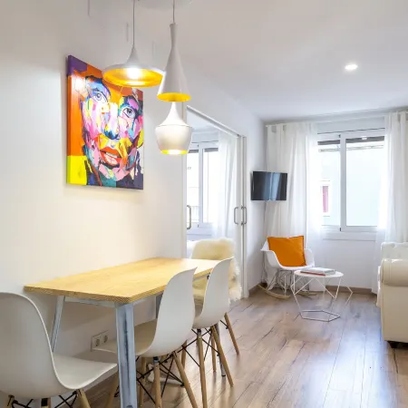 Besos Beach Gem II by MyRentalHost Отели рядом с достопримечательностью «Platja de la Mora»