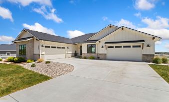 Bridle Ridge Retreat Modern Comfort, Open Views