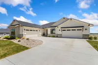 Bridle Ridge Retreat Modern Comfort, Open Views Hôtels à : Severance