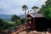Hilltop Munnar by Fracspace