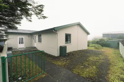 Charming 2-Bedroom Home - 20Min Walk to City Centre Hotels in 