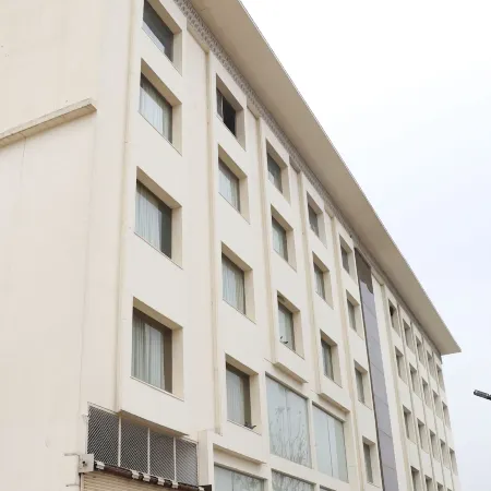 Hotel Lakhdatar