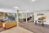 Green Goose Lodge - Studio Apt Sleeps 4 Condo Hotels in Washington Township