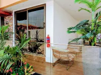 Condos De La ChiChi Hotels in Botsomtwe