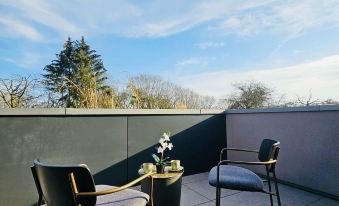 Spacious 3 Bedroom with Large Terrace and Parking-Shut1