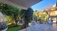 Relax in Elliniko Hidden Gem-vintage Bungalow With Garden and Hot Tub in an Iglo