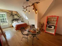Le Chalet Bleu - Tout Bonnement Bien فنادق في Putot-en-Auge