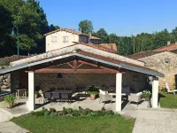 Les Rives du Rochefollet Hotels in Saint-Vaize