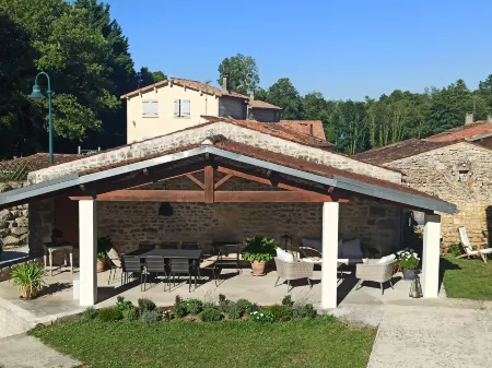 Les Rives du Rochefollet Отели в г. Сен-Вез