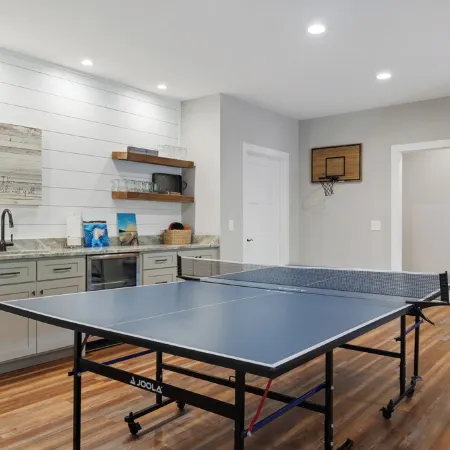 Lake Keowee Luxury. Quiet Cove. Putting Green. Near Clemson. Sleeps 18