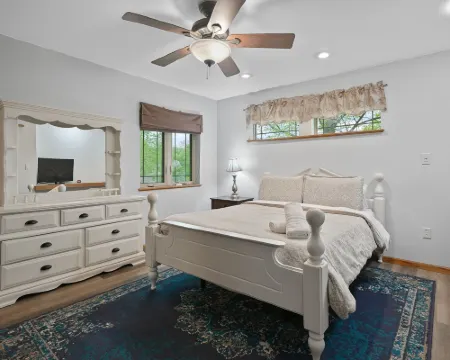 Mosinee Woodland Escape Whole House Hotels in Mosinee