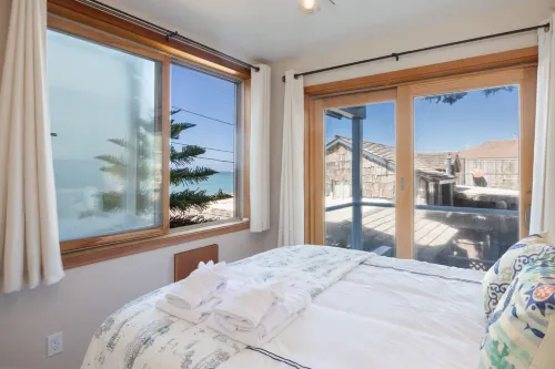 Ocean Views and Easy Access to Coastal Trails - Charming Beach Retreat Hotels in San Mateo County