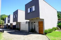 Casa c Piscina a 150m da Praia de Boi Ucanga