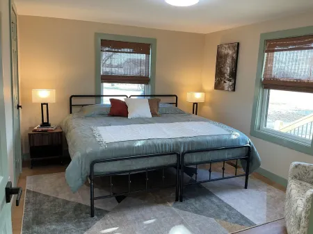 Green River Lake Entrance 1 , Campbellsville University 4, Columbia 15 Miles.