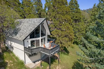 The Matterhorn Manor by AvantStay Harry Potter Inspired A-Frame Home w Hot Tub Views