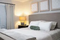 Charming Retreat, Cozy Fireplace, Private Porch, Minutes to Amish Country