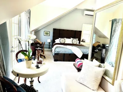 Charming Grand View/Lake Loft in Brewster with WiFi, AC Hotels near Empire Bike Trail Parking