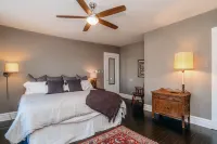 Only Urban Beach House in Chicago Hotels in Rogers Park