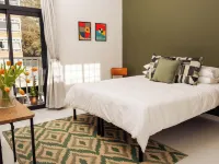 Foools Inn - Trendy Units Available in the Heart of Sea Point! Hotels near Queens Beach