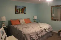 Charming 2-bedroom condo in peaceful Murrells Inlet with WiFi and pool. 브룩그린 가든스 주변 호텔