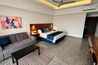 Los Picos Hotel & Suites Bucerias Отели в г. 