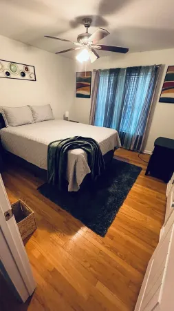 Charming 3-bedroom house in beautiful Jacksonville With WiFI & workspace.