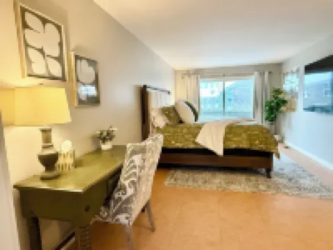 Charming Downtown Dayton Townhome with private garage