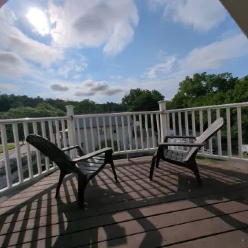 Cozy Loft steps from VT Downtown