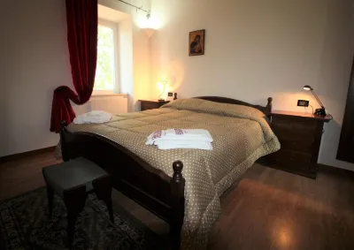 Large apartment with shared swimming pool, located in a natural park, Rome 100 km Hotel in zona Oasi della Mola Palatta