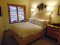 Updated, Beautiful Views, Walk to Slopes & Village