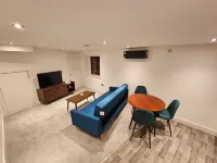 Deluxe 1 Bed, 4 Person Apartment Town Centre, Stonehenge Amesbury Hotels in Amesbury