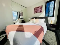 Comfy and Stylish Apartment in front of Crown with Free Parking