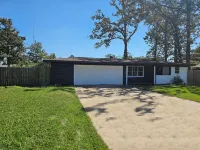 Charming 3-bedroom,2 bath house, Wifi, outdoor space, grills, washer and dryer