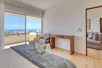 3-bedroom condo in charming Cabo San Lucas with AC, WiFi, fitness room