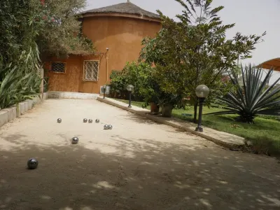 African hut comfort on estate with pool Các khách sạn gần accrobaobab adventure